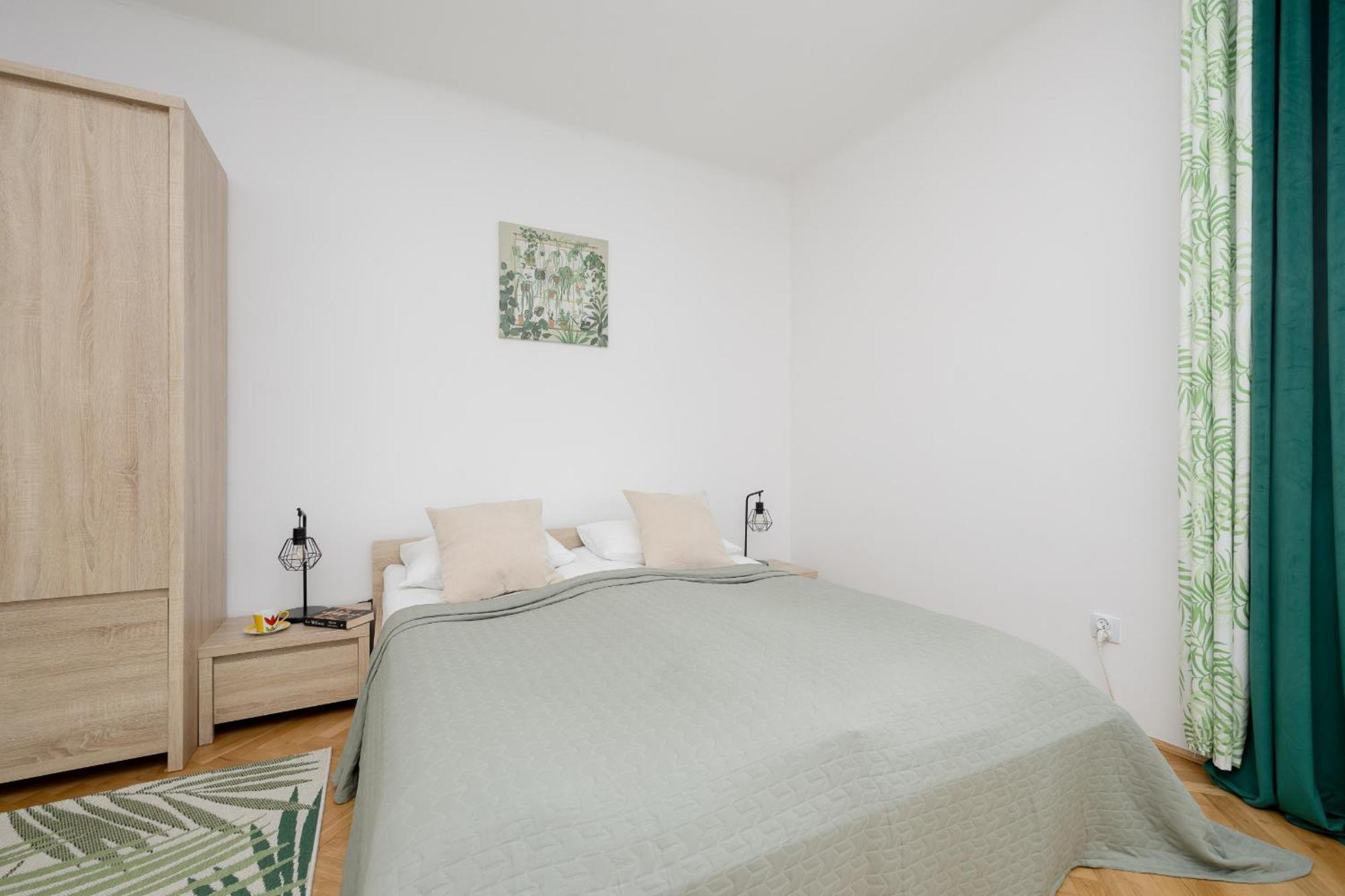 Spacious Apartment For 6 People Near The Old Town By Noclegi Renters 바르샤바 외부 사진